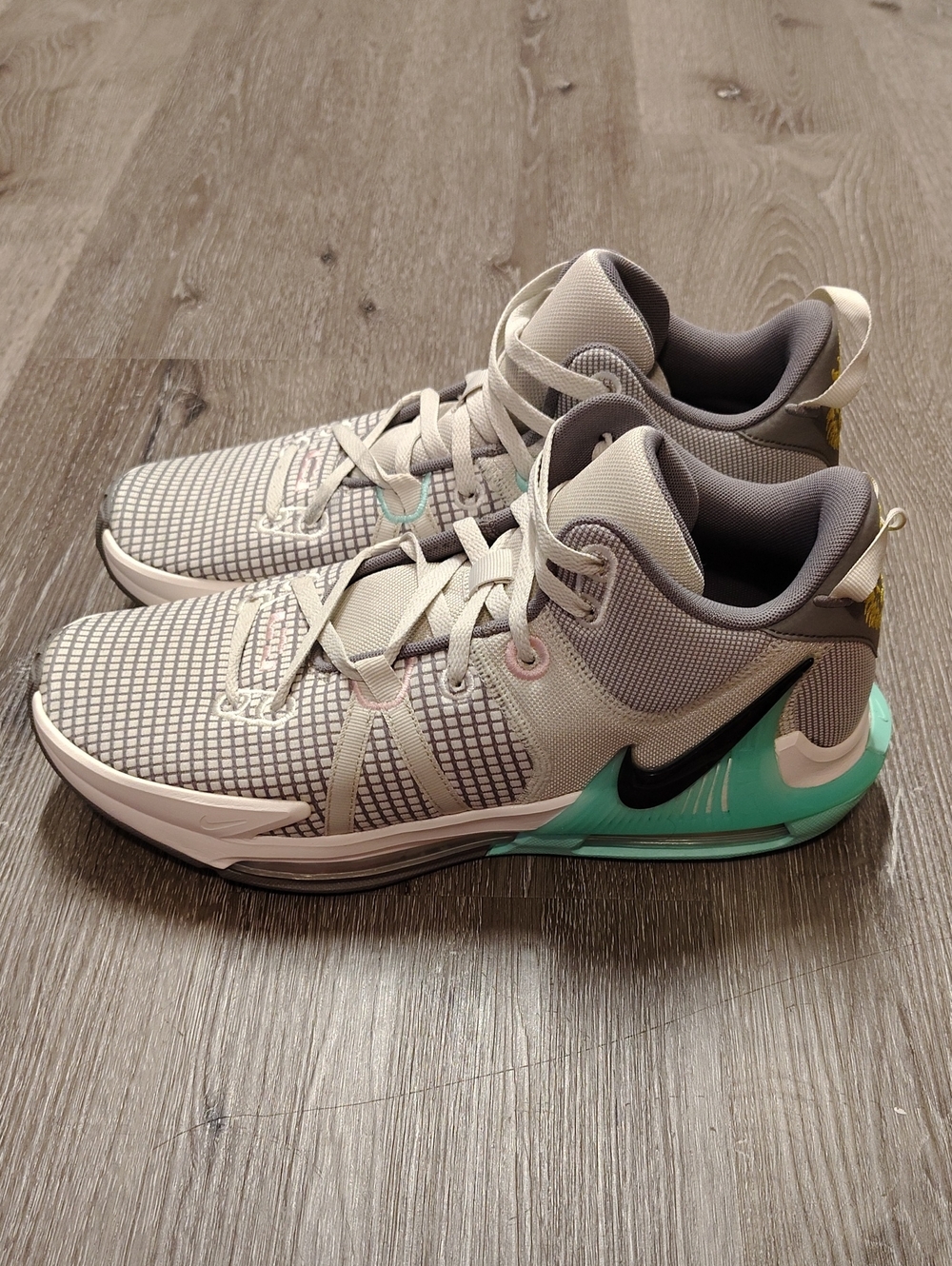 LeBron Witness 7 - Flat Pewter Mint Sz 13